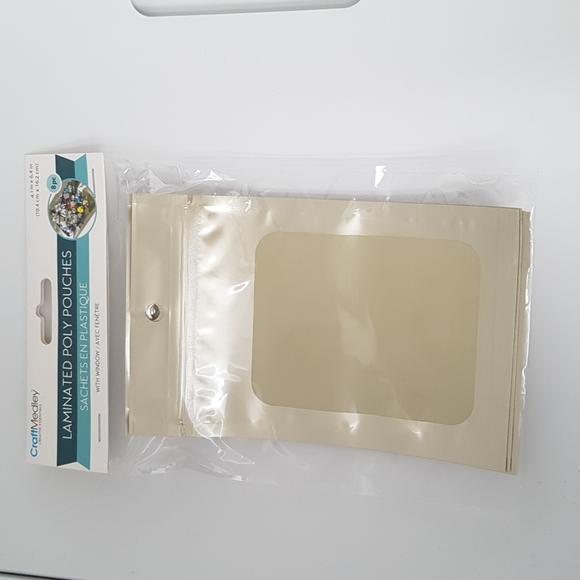 8 pcs Gold Laminated Poly Pouches 4.1"x6.4" in. - Picture 2 of 6